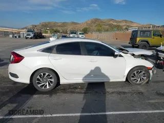 2017 Honda Civic EX z VIN 2HGFC2F76HH573639, wystawiony jako IAAI lot #41807311 z przebiegiem 140 431 mil mil oraz . Historia ofert i sprzedaży dostępna na DreamBid. Obrazek 13.
