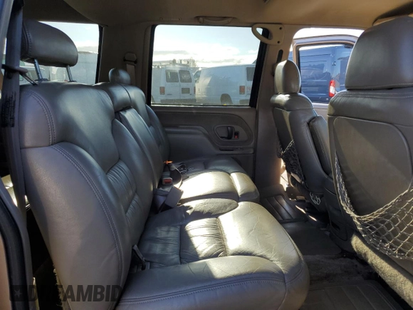 1996 Chevrolet Suburban z VIN 3GNGK26JXTG107228, wystawiony jako Copart lot #44741195 z przebiegiem 172 053 mil mil oraz Czysty tytuł • Clean title. Historia ofert i sprzedaży dostępna na DreamBid. Obrazek 11.