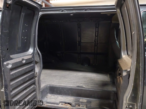 2004 Chevrolet Express Cargo z VIN 1GCFG15X241176422, wystawiony jako IAAI lot #42227499 z przebiegiem 270 000 mil mil oraz . Historia ofert i sprzedaży dostępna na DreamBid. Obrazek 8.