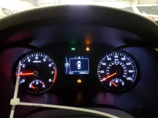 2017 Kia Optima LX z VIN 5XXGT4L3XHG142837, wystawiony jako Copart lot #55059965 z przebiegiem 135 651 mil mil oraz Szkoda całkowita • Salvage title. Historia ofert i sprzedaży dostępna na DreamBid. Obrazek 9.