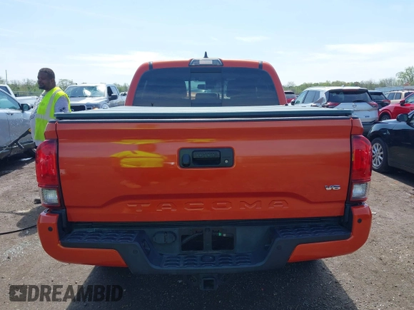 2018 Toyota Tacoma SR with VIN 3TMCZ5AN2JM131276, listed as a IAAI auction lot 42160819 with 46,044 mi miles and . Bid and sale history available at carsss.com. Image 16.