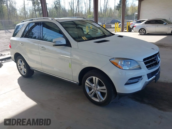 2012 Mercedes-Benz M ML 350 with VIN 4JGDA5HB1CA013738, listed as a IAAI auction lot 42024949 with 81,124 mi miles. Bid and sale history available at carsss.com. Image 1.