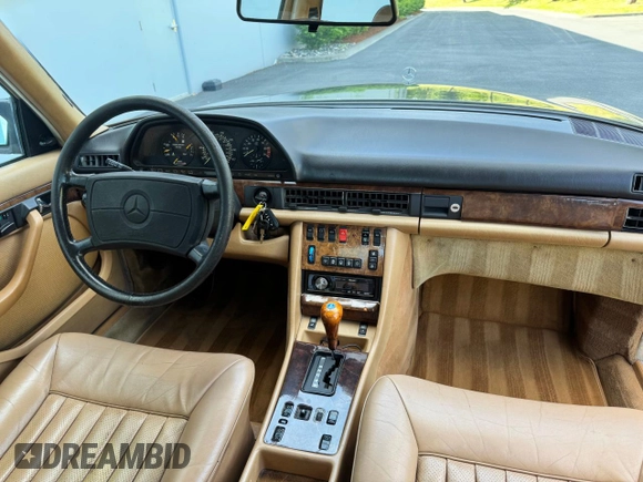 1986 Mercedes-Benz 560 with VIN WDBCA39D0GA203068, listed as a Copart auction lot 56704555 with 107,817 mi miles and Clean Title. Bid and sale history available at DreamBid. Image 9.