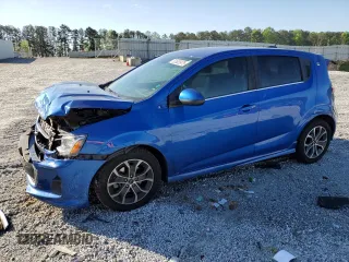 2020 Chevrolet Sonic LT z VIN 1G1JD6SB9L4112487, wystawiony jako Copart lot #52635975 z przebiegiem 111 055 mil mil oraz Szkoda całkowita • Salvage title. Historia ofert i sprzedaży dostępna na DreamBid. Obrazek 1.