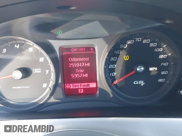 2009 Pontiac G8 with VIN 6G2ER57749L181327, listed as a IAAI auction lot 40772434 with 251,047 mi miles. Bid and sale history available at carsss.com. Image 7.