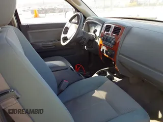 2005 Dodge Dakota SLT z VIN 1D7HE48N55S163580, wystawiony jako IAAI lot #41776155 z przebiegiem 164 671 mil mil oraz . Historia ofert i sprzedaży dostępna na DreamBid. Obrazek 5.