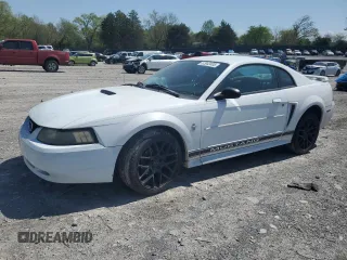 2001 Ford Mustang Standard z VIN 1FAFP40421F101044, wystawiony jako Copart lot #52943495 z przebiegiem 209 408 mil mil oraz Szkoda całkowita • Salvage title. Historia ofert i sprzedaży dostępna na DreamBid. Obrazek 1.