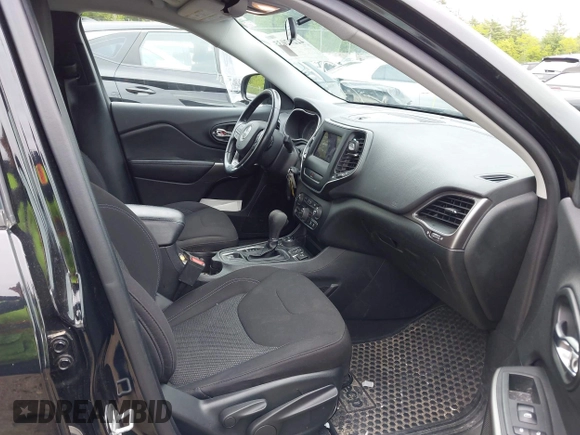 2020 Jeep Cherokee Latitude with VIN 1C4PJMCB8LD607440, listed as a IAAI auction lot 42292035 with 34,939 mi miles and . Bid and sale history available at DreamBid. Image 5.