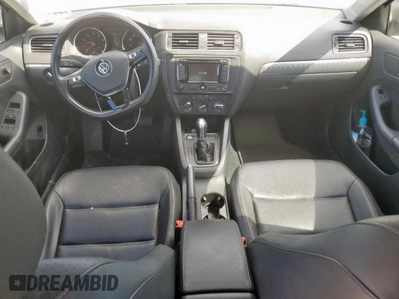 2015 Volkswagen Jetta SE z VIN 3VWD07AJ6FM252596, wystawiony jako Copart lot #62223885 z przebiegiem 140 885 mil mil oraz Czysty tytuł • Clean title. Historia ofert i sprzedaży dostępna na DreamBid. Obrazek 8.