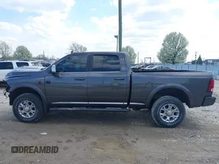 2018 Ram 2500 Limited z VIN 3C6UR5GL6JG213351, wystawiony jako IAAI lot #42109411 z przebiegiem 163 456 mil mil oraz . Historia ofert i sprzedaży dostępna na DreamBid. Obrazek 15.