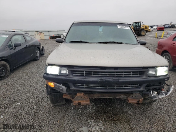 2002 Chevrolet Silverado 1500 LS with VIN 1GCEC14V32Z207294, listed as a Copart auction lot 88752435 with 0 mi miles and Salvage Title. Bid and sale history available at carsss.com. Image 5.