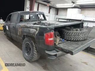 2018 GMC Sierra 1500 SLE z VIN 1GTV2MEC2JZ226046, wystawiony jako IAAI lot #41819120 z przebiegiem Nie podano mil oraz . Historia ofert i sprzedaży dostępna na DreamBid. Obrazek 3.