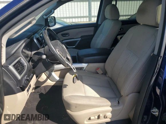 2017 Nissan Titan SV z VIN 1N6AA1E58HN514055, wystawiony jako Copart lot #52192245 z przebiegiem 82 445 mil mil oraz Czysty tytuł • Clean title. Historia ofert i sprzedaży dostępna na DreamBid. Obrazek 7.