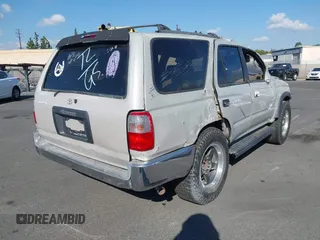 1998 Toyota 4Runner SR5 z VIN JT3GN86RXW0058568, wystawiony jako IAAI lot #38222829 z przebiegiem 217 390 mil mil oraz . Historia ofert i sprzedaży dostępna na DreamBid. Obrazek 4.