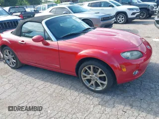 2006 Mazda MX-5 Miata Grand Touring z VIN JM1NC25F060103269, wystawiony jako IAAI lot #42482820 z przebiegiem 62 607 mil mil oraz . Historia ofert i sprzedaży dostępna na DreamBid. Obrazek 1.