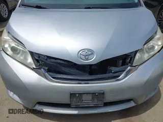 2012 Toyota Sienna LE AAS z VIN 5TDKK3DC5CS183731, wystawiony jako IAAI lot #42247364 z przebiegiem 148 723 mil mil oraz . Historia ofert i sprzedaży dostępna na DreamBid. Obrazek 6.
