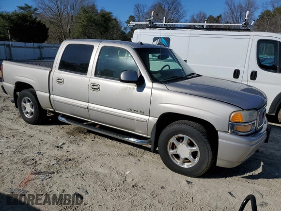 2005 GMC Sierra Denali z VIN 2GTEK63N551145668, wystawiony jako Copart lot #50544675 z przebiegiem Nie podano mil oraz Tytuł czysty. Historia ofert i sprzedaży dostępna na DreamBid. Obrazek 4.