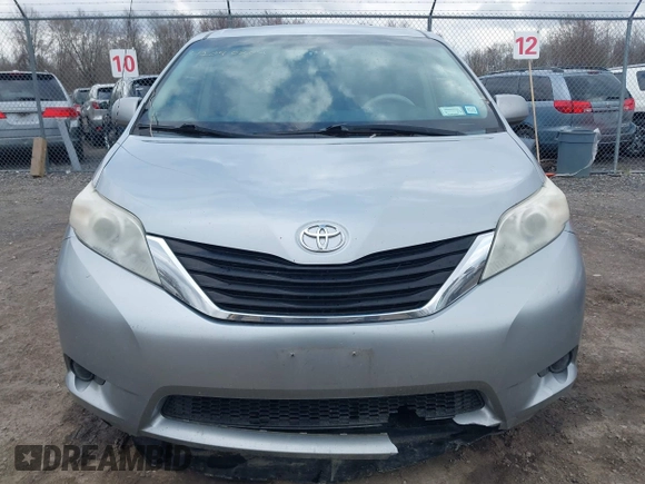 2011 Toyota Sienna LE AAS with VIN 5TDKK3DC8BS051934, listed as a IAAI auction lot 42040204 with 207,863 mi miles. Bid and sale history available at carsss.com. Image 12.