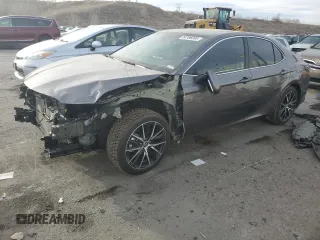 2024 Toyota Camry SE with VIN 4T1S11AK6RU918624, listed as a Copart auction lot 50186385 with 13,746 mi miles and Salvage Title. Bid and sale history available at carsss.com. Image 1.
