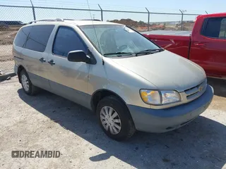 2000 Toyota Sienna CE with VIN 4T3ZF19C6YU263755, listed as a IAAI auction lot 41858870 with 190,171 mi miles. Bid and sale history available at carsss.com. Image 1.