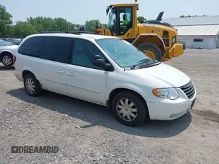 2005 Chrysler Town & Country Touring z VIN 2C4GP54L35R142559, wystawiony jako IAAI lot #42470269 z przebiegiem 249 225 mil mil oraz . Historia ofert i sprzedaży dostępna na DreamBid. Obrazek 1.