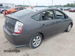 2008 Toyota Prius z VIN JTDKB20U187755842, wystawiony jako IAAI lot #42510885 z przebiegiem 261 217 mil mil oraz . Historia ofert i sprzedaży dostępna na DreamBid. Obrazek 4.