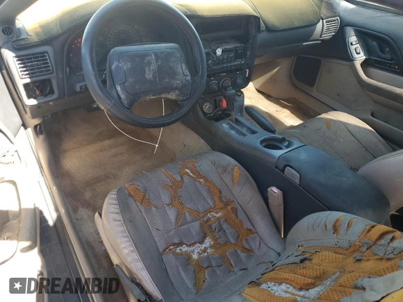 1997 Chevrolet Camaro Z28 z VIN 2G1FP22P0V2107947, wystawiony jako Copart lot #43237785 z przebiegiem Nie podano mil oraz Czysty tytuł • Clean title. Historia ofert i sprzedaży dostępna na DreamBid. Obrazek 8.