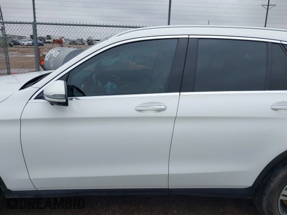 2022 Mercedes-Benz GLC 300 z VIN W1N0G8DB4NV394935, wystawiony jako IAAI lot #42184174 z przebiegiem 39 475 mil mil oraz . Historia ofert i sprzedaży dostępna na DreamBid. Obrazek 14.