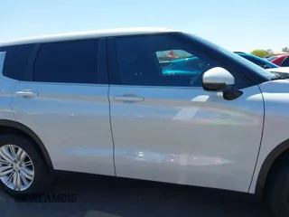 2023 Mitsubishi Outlander ES z VIN JA4J3TA89PZ021852, wystawiony jako IAAI lot #42216369 z przebiegiem 23 321 mil mil oraz . Historia ofert i sprzedaży dostępna na DreamBid. Obrazek 14.
