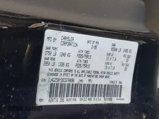 1995 Jeep Grand Cherokee Laredo z VIN 1J4GZ58Y3SC670696, wystawiony jako IAAI lot #42530934 z przebiegiem 165 658 mil mil oraz . Historia ofert i sprzedaży dostępna na DreamBid. Obrazek 9.