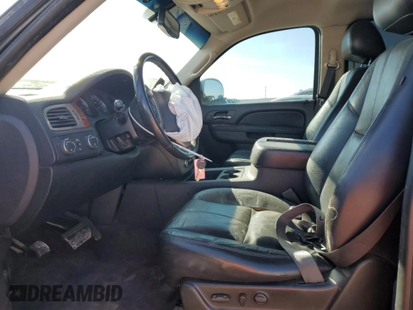 2010 GMC Yukon XL z VIN 1GKUKKE36AR211005, wystawiony jako Copart lot #45373575 z przebiegiem 164 622 mil mil oraz Szkody całkowita. Historia ofert i sprzedaży dostępna na DreamBid. Obrazek 7.