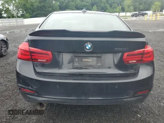 2017 BMW 3 Series 320i xDrive z VIN WBA8A3C34HA067209, wystawiony jako Copart lot #61074805 z przebiegiem 93 838 mil mil oraz Szkoda całkowita • Salvage title. Historia ofert i sprzedaży dostępna na DreamBid. Obrazek 6.
