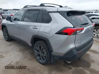 2023 Toyota RAV4 Hybrid XLE Premium z VIN 4T3B6RFV2PU138031, wystawiony jako IAAI lot #42127990 z przebiegiem 14 191 mil mil oraz . Historia ofert i sprzedaży dostępna na DreamBid. Obrazek 3.