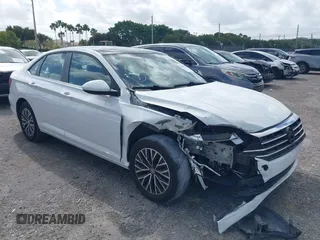 2020 Volkswagen Jetta S z VIN 3VWC57BU8LM086342, wystawiony jako IAAI lot #41944302 z przebiegiem 57 064 mil mil oraz . Historia ofert i sprzedaży dostępna na DreamBid. Obrazek 1.