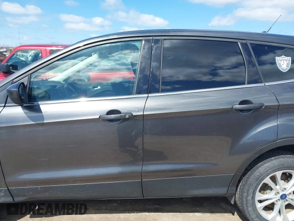 2019 Ford Escape SE z VIN 1FMCU9GD7KUA00132, wystawiony jako IAAI lot #41973998 z przebiegiem 89 327 mil mil oraz . Historia ofert i sprzedaży dostępna na DreamBid. Obrazek 14.