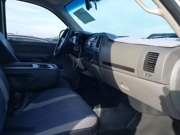 2008 Chevrolet Silverado 1500 Work Truck with VIN 1GCEC19X88Z320886, listed as a IAAI auction lot 41598734 with 207,051 mi miles. Bid and sale history available at carsss.com. Image 5.