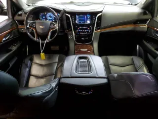 2020 Cadillac Escalade ESV Luxury z VIN 1GYS4HKJXLR150354, wystawiony jako Copart lot #56386485 z przebiegiem 131 803 mil mil oraz Szkoda całkowita • Salvage title. Historia ofert i sprzedaży dostępna na DreamBid. Obrazek 8.