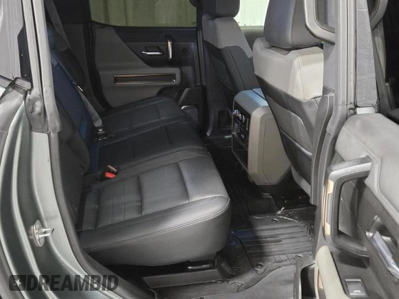 2024 GMC Hummer EV 3X z VIN 1GKB0RDC5RU100378, wystawiony jako Copart lot #88601235 z przebiegiem 7986 mil mil oraz Tytuł czysty. Historia ofert i sprzedaży dostępna na DreamBid. Obrazek 6.