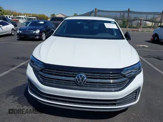 2024 Volkswagen Jetta Sport z VIN 3VWBM7BU7RM080796, wystawiony jako IAAI lot #41982686 z przebiegiem 8 600 mil mil oraz . Historia ofert i sprzedaży dostępna na DreamBid. Obrazek 12.