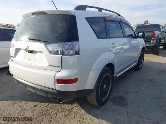 2010 Mitsubishi Outlander SE with VIN JA4AS3AW5AZ009741, listed as a IAAI auction lot 41623843 with 180,184 mi miles. Bid and sale history available at carsss.com. Image 4.