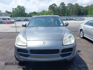 2006 Porsche Cayenne z VIN WP1AA29P36LA26370, wystawiony jako IAAI lot #42301206 z przebiegiem 163 178 mil mil oraz . Historia ofert i sprzedaży dostępna na DreamBid. Obrazek 6.