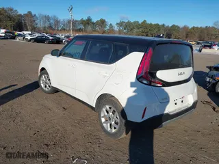 2024 Kia Soul LX with VIN KNDJ23AU4R7229481, listed as a IAAI auction lot 41270129 with 6,141 mi miles. Bid and sale history available at carsss.com. Image 3.