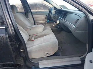 2005 Ford Crown Victoria LX with VIN 2FAFP74W45X127975, listed as a IAAI auction lot 41521670 with 289,438 mi miles. Bid and sale history available at carsss.com. Image 5.
