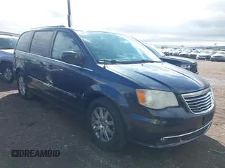 2014 Chrysler Town & Country Touring z VIN 2C4RC1BG3ER221488, wystawiony jako IAAI lot #42397808 z przebiegiem 242 655 mil mil oraz . Historia ofert i sprzedaży dostępna na DreamBid. Obrazek 1.