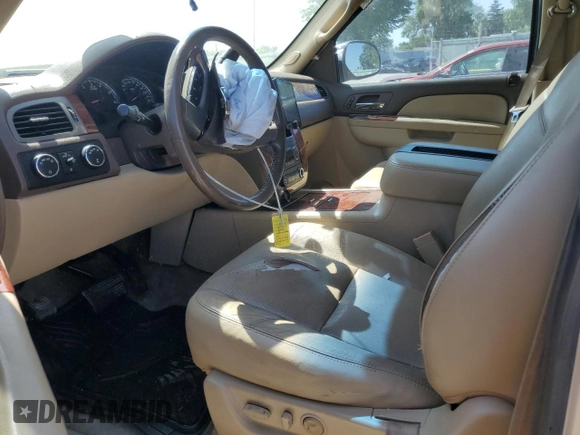 2010 Chevrolet Avalanche LTZ z VIN 3GNVKGE03AG178135, wystawiony jako Copart lot #57060705 z przebiegiem 137 675 mil mil oraz Szkoda całkowita • Salvage title. Historia ofert i sprzedaży dostępna na DreamBid. Obrazek 7.