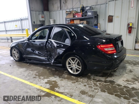 2013 Mercedes-Benz C 300 Sport z VIN WDDGF8AB0DR288122, wystawiony jako Copart lot #55216405 z przebiegiem 158 303 mil mil oraz Szkoda całkowita • Salvage title. Historia ofert i sprzedaży dostępna na DreamBid. Obrazek 2.