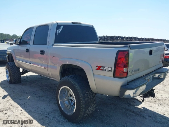 2004 GMC Sierra 1500 Crew Cab SLE with VIN 2GTEK13T241337808, listed as a IAAI auction lot 42024616 with 1 mi miles. Bid and sale history available at carsss.com. Image 3.