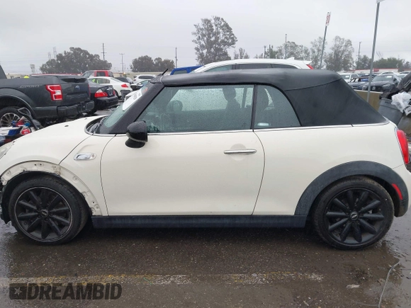 2016 MINI Convertible S z VIN WMWWG9C52G3C21934, wystawiony jako IAAI lot #41569029 z przebiegiem 102 042 mil mil oraz . Historia ofert i sprzedaży dostępna na DreamBid. Obrazek 15.