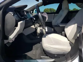2016 Tesla Model S 90D z VIN 5YJSA1E4XGF115997, wystawiony jako Copart lot #60933525 z przebiegiem Nie podano mil oraz Szkoda całkowita • Salvage title. Historia ofert i sprzedaży dostępna na DreamBid. Obrazek 7.