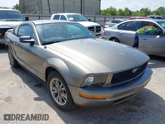 2005 Ford Mustang Deluxe with VIN 1ZVFT80NX55145615, listed as a IAAI auction lot 42511360 with 236,242 mi miles and . Bid and sale history available at DreamBid. Image 1.